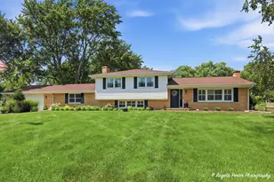 152 Foxwood Ln, Barrington, IL 60010 - Photo 1