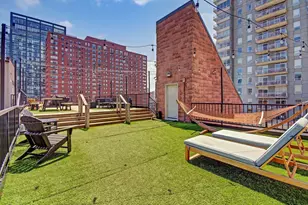 300 W Grand Ave, Chicago, IL 60610 - Photo 17