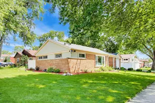 2752 174th St, Hazel Crest, IL 60429 - Photo 3