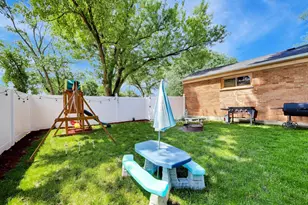 2752 174th St, Hazel Crest, IL 60429 - Photo 23
