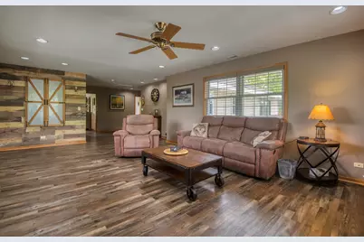 591 Sussex Court, Elk Grove Village, IL 60007 - Photo 9