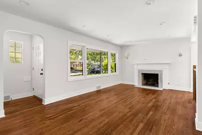 8918 Parkside Avenue, Morton Grove, IL 60053 - Photo 5