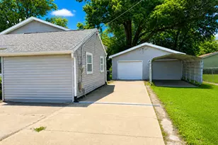 1105 Ave I, Sterling, IL 61081 - Photo 3
