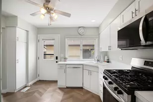 21 Kyle Ct, Willowbrook, IL 60527 - Photo 9