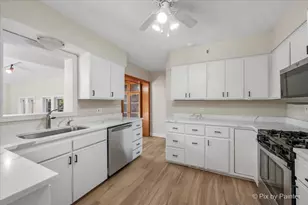 3911 Eastway Dr, Island Lake, IL 60042 - Photo 9