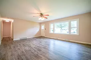 507 W 1st St, Mount Morris, IL 61054 - Photo 5