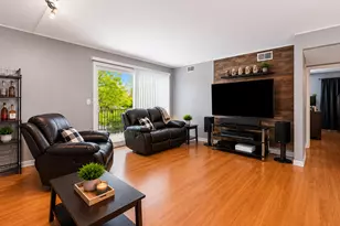 11036 S Kilpatrick Ave, Oak Lawn, IL 60453 - Photo 3
