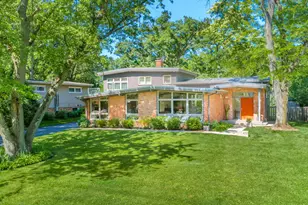 472 Lincoln Ave, Lake Bluff, IL 60044 - Photo 1