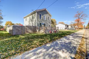 1303 Johnson Ave, Sterling, IL 61081 - Photo 3