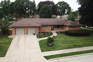 852 Carr St, Elgin, IL 60123 - Photo 1