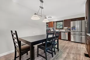 230 Fleetwood Ln, Elk Grove Village, IL 60007 - Photo 5