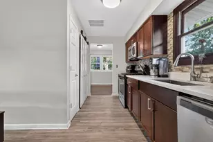 230 Fleetwood Ln, Elk Grove Village, IL 60007 - Photo 9