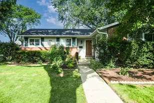 230 Fleetwood Ln, Elk Grove Village, IL 60007 - Photo 3
