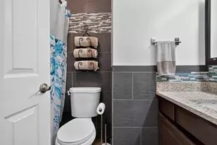 230 Fleetwood Ln, Elk Grove Village, IL 60007 - Photo 21