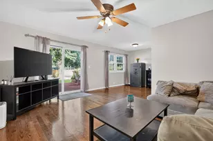 230 Fleetwood Ln, Elk Grove Village, IL 60007 - Photo 11