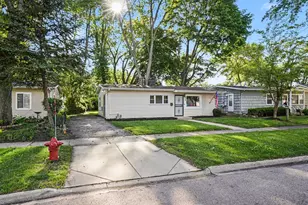 828 Taylor Ave, Aurora, IL 60506 - Photo 1