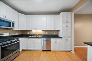 1812 Monroe Ct, Glenview, IL 60025 - Photo 9