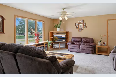 423 Wayne, Rochelle, IL 61068 - Photo 7