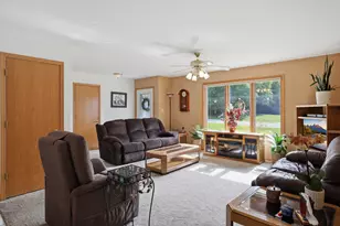 423 Wayne, Rochelle, IL 61068 - Photo 5