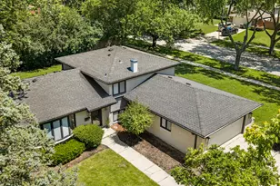 18W088 Claremont Dr, Darien, IL 60561 - Photo 3