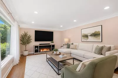 802 E Hackberry Drive, Arlington Heights, IL 60004 - Photo 3