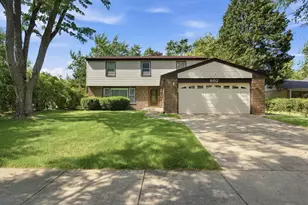 802 E Hackberry Dr, Arlington Heights, IL 60004 - Photo 1