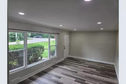 5522 Pershing Avenue, Downers Grove, IL 60515 - Photo 3