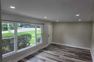 5522 Pershing Ave, Downers Grove, IL 60515 - Photo 3