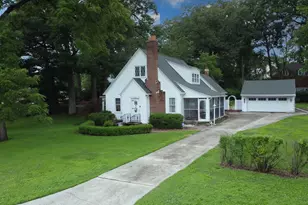 120 E Washington Ave, Watseka, IL 60970 - Photo 1