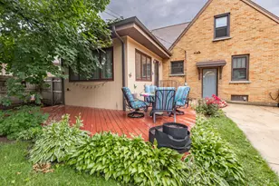 725 Augusta Ave, Elgin, IL 60120 - Photo 35