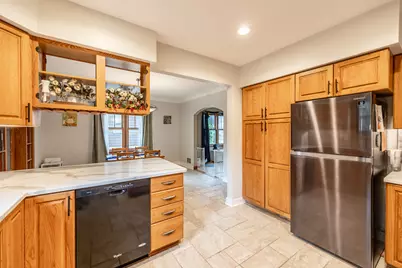 725 Augusta Avenue, Elgin, IL 60120 - Photo 9