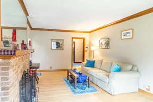 725 Augusta Ave, Elgin, IL 60120 - Photo 5