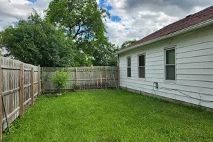512 Cherry Cir, Glenview, IL 60025 - Photo 1