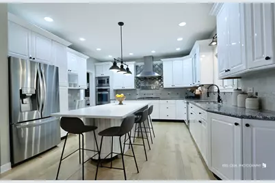 23475 W Newhaven Drive, Hawthorn Woods, IL 60047 - Photo 17