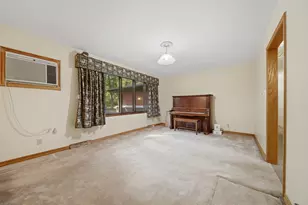 2087 Blackhawk Ln, Dixon, IL 61021 - Photo 5