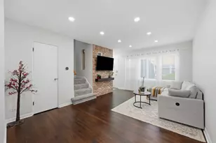 221 S Maple Ave, Oak Park, IL 60302 - Photo 3