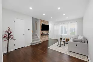 221 S Maple Ave, Oak Park, IL 60302 - Photo 3