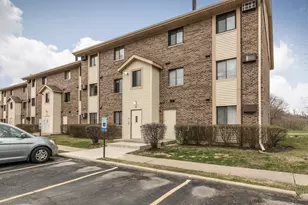 2 Echo Ct, Vernon Hills, IL 60061 - Photo 1