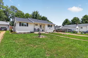 1204 W Violet St, Freeport, IL 61032 - Photo 3