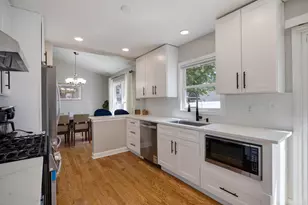 25W055 Canary Ct, Naperville, IL 60540 - Photo 7
