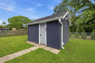 1927 Warwick Ln, Schaumburg, IL 60193 - Photo 31