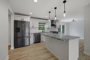 1927 Warwick Ln, Schaumburg, IL 60193 - Photo 11