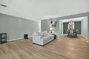 1111 E Jefferson St, Bloomington, IL 61701 - Photo 5
