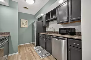 1111 E Jefferson St, Bloomington, IL 61701 - Photo 9