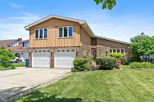 1133 N Thatcher Ln, Addison, IL 60101 - Photo 1