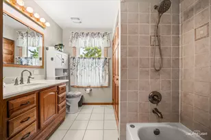 208 Iris Dr, Streamwood, IL 60107 - Photo 9