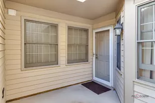3209 N Daniels Ct, Arlington Heights, IL 60004 - Photo 3