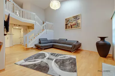 3209 N Daniels Court, Arlington Heights, IL 60004 - Photo 9