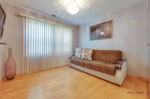 3209 N Daniels Ct, Arlington Heights, IL 60004 - Photo 17