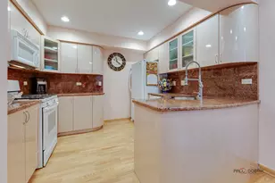 3209 N Daniels Ct, Arlington Heights, IL 60004 - Photo 13